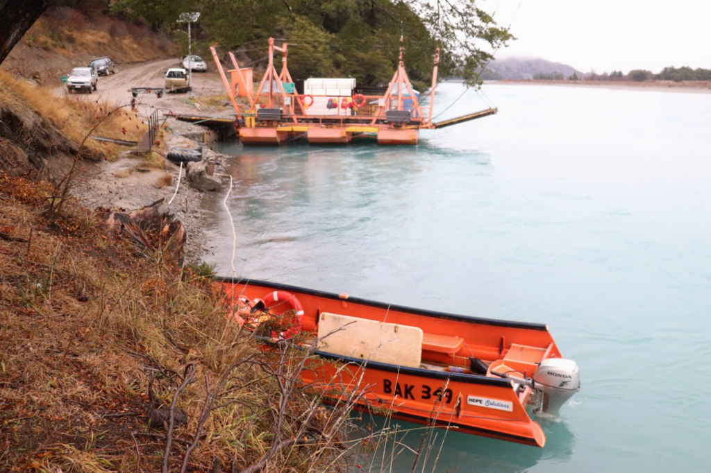Servicio fluvial mantiene conectada a Colonia Norte tras suspensión de la Balsa Baker
