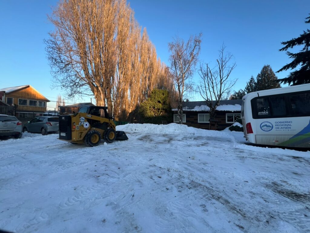 Nieve y heladas marcan retorno a clases en Aysén: SLEP informa que 85% de los establecimientos está operativo