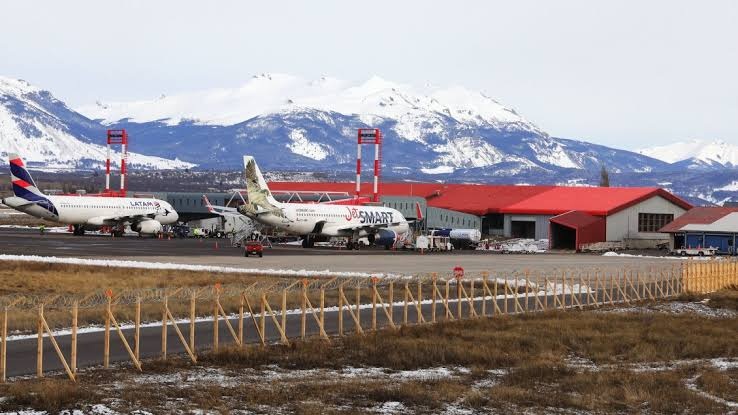 Nevadas provocan nuevas cancelaciones de vuelos y complican conectividad en la Región de Aysén